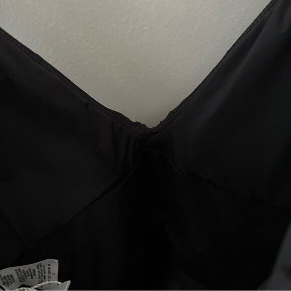 Trina Turk Monaco Solids Ruffle Plunge One Piece Swimsuit Size 2 NWT in Black - Picture 7 of 10